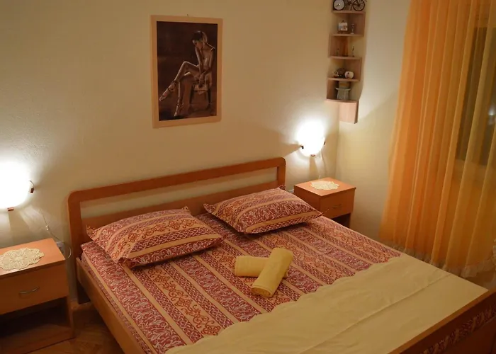 Manigo - Three Bedroom * Supetar