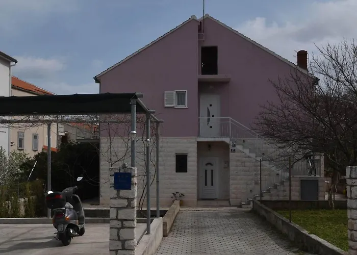 Manigo - Three Bedroom