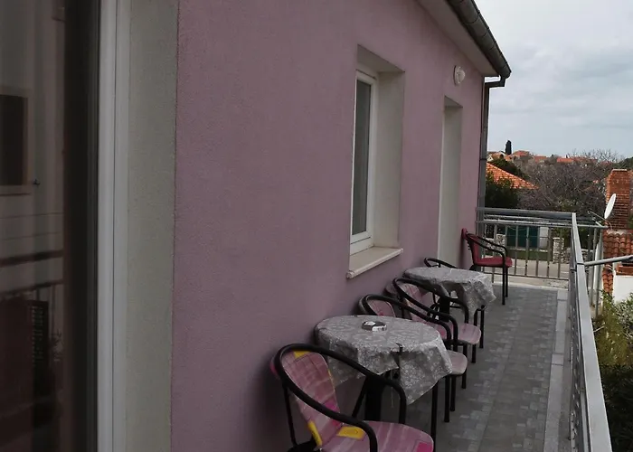 Manigo - Three Bedroom Lägenhet *