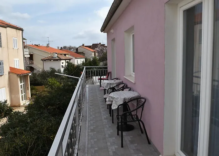 Manigo - Three Bedroom * Supetar