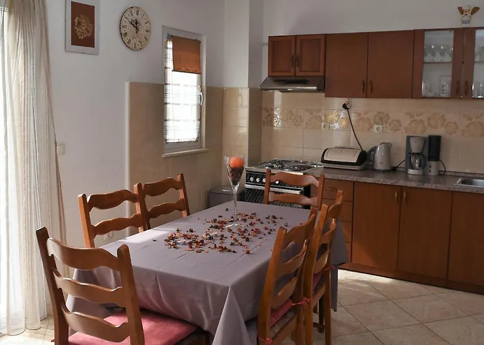 Manigo - Three Bedroom * Supetar