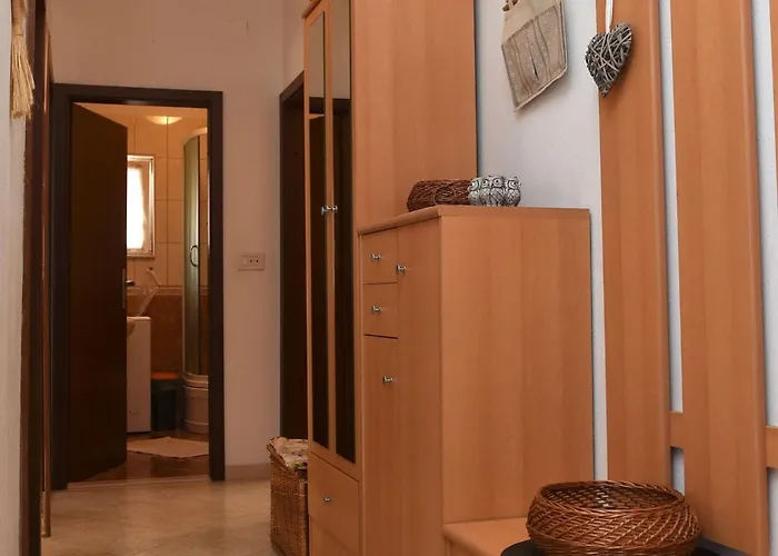 Manigo - Three Bedroom Lägenhet Supetar