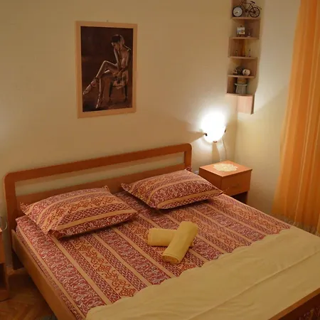 Manigo - Three Bedroom * Supetar