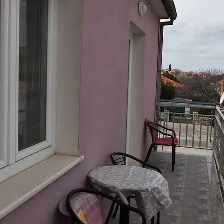 Manigo - Three Bedroom Appartement Supetar