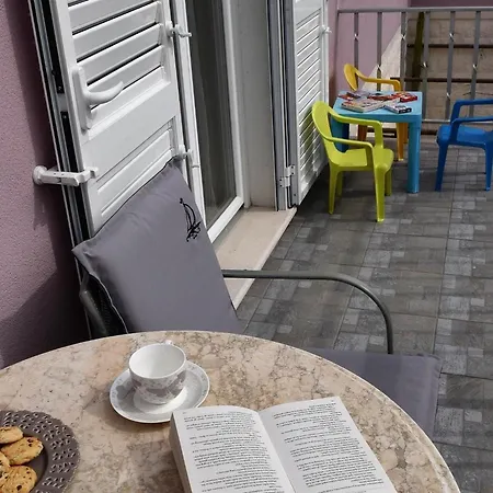Appartement Manigo - Three Bedroom Supetar
