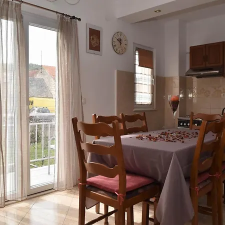 Manigo - Three Bedroom Appartement