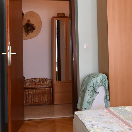 Manigo - Three Bedroom Supetar