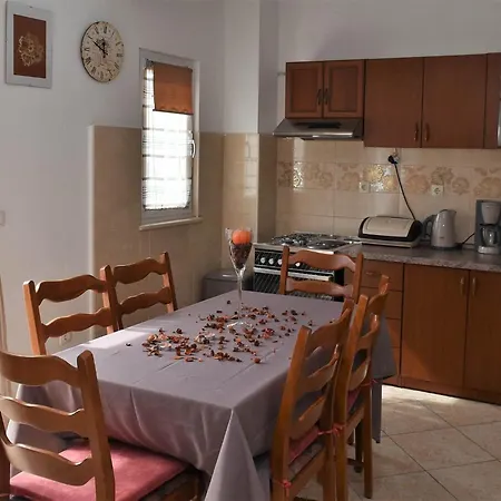 Manigo - Three Bedroom * Supetar