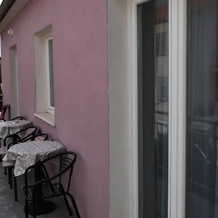 Appartement Manigo - Three Bedroom Supetar